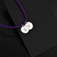 C100B Collar Uma Disco Inicial (2 Dijes) - comprar online
