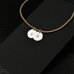 C100B Collar Uma Disco Inicial (2 Dijes)