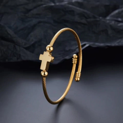 Bracelete Zap Cruz Dourado na internet