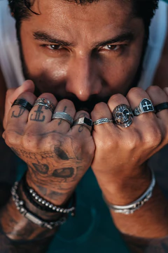 ANEL CRUZ MALTA AÇO na internet