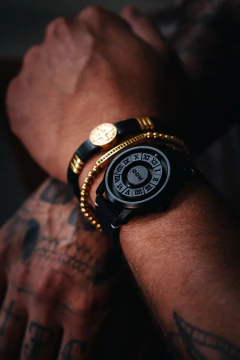 Pulseira Washington Dourada na internet