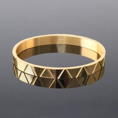 Bracelete Triangle na internet