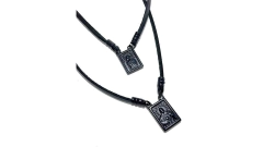 Escapulário Couro Preto Fosco - comprar online