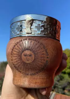 "CORONADOS DE GLORIA VIVAMOS"