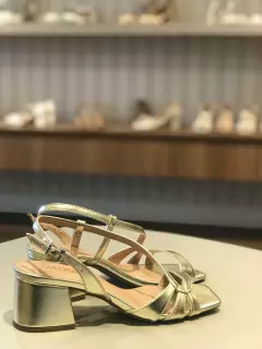 SANDÁLIA ELISA - Dourada - comprar online