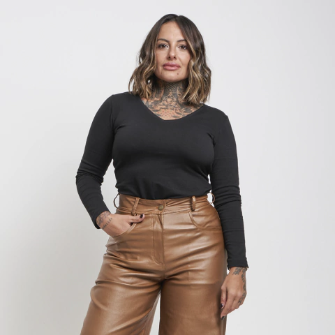 Remera Basica Escote en V - comprar online