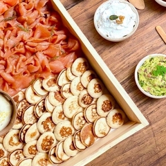 Blinis de salmón y Sour Cream (10 personas) - comprar online