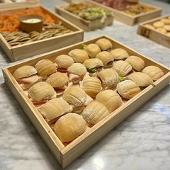 Sanwiches de jamón crudo