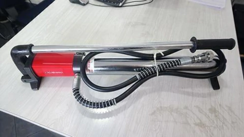 Bomba Hidraulica Manual 1l Kushiro