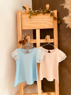Remera Broderie Celeste - comprar online