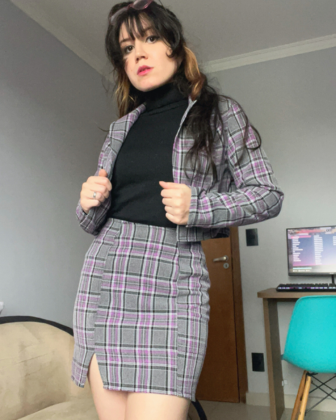Conjunto Blazer cropped e Saia justa xadrez cinza com fenda
