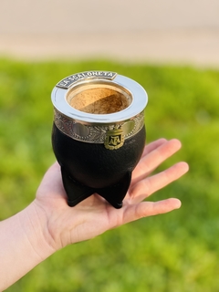 Mate Imperial Cincelado con aplique C/Bombilla - Parrillas Argentinas