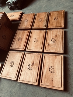 Plato de madera x20 un. C/ Grabado - tienda online