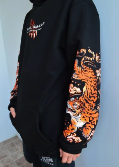 "TORA" - HOODIE en internet