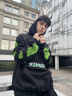Outfit “MEDUSA” en internet