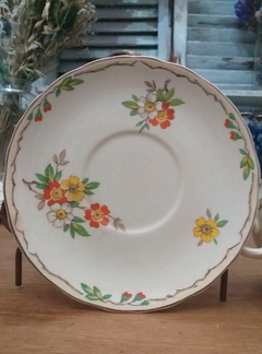 Taza y plato de consomé en loza inglesa en internet