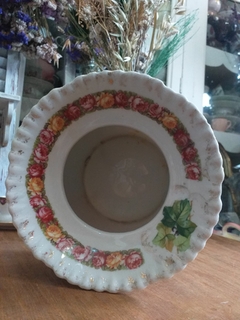 Antigua salivadera en porcelana Europea en internet