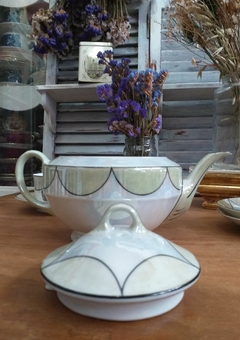 Tetera de porcelana Checoslovaca con escena en internet