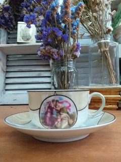 Taza de té en porcelana Checoslovaca
