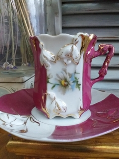 Antigua taza de chocolate de porcelana en internet