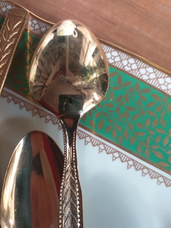 6 cucharas de postre metal dorado - Vajilla Boutique