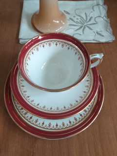 Trio de té en porcelana inglesa Aynsley. - comprar online