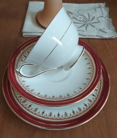 Trio de té en porcelana inglesa Aynsley. en internet