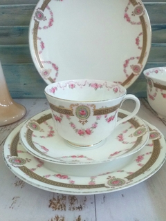 Antiguo trio de té en porcelana Inglesa