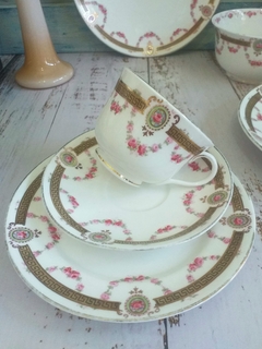 Antiguo trio de té en porcelana Inglesa - comprar online