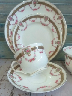 Antiguo trio de té en porcelana Inglesa en internet