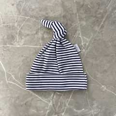 GORRO CON NUDITO ALGODÓN PIMA | RAYITAS AZUL
