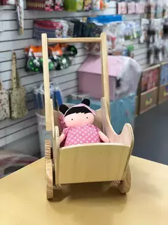 Carrinho de boneca na internet