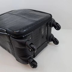 Imagem do KIT MALA BORDO + FRASQUEIRA EM COURO CROCO PRETO COM RODÍZIOS 360° E FRASQUEIRA REMOVÍVEL REF. 515