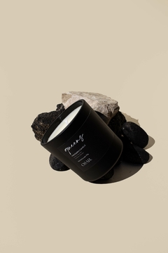 VELA PERFUMADA QUEENS - MANDARIN CANELE - comprar online
