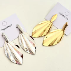 Brinco Grande Folha Martelada - CX 03