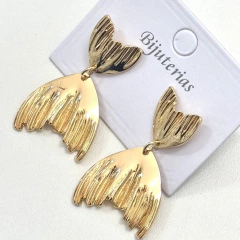 Brinco Médio Calda de Peixe CX - 02 - comprar online