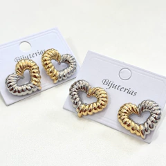 Brinco Pequeno Coração Textura Bicolor CX - 01