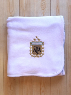 Manta Recibidora de Polar y Algodón con Escudo Bordado - Para Mimarte