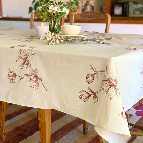 Mantel crudo con proceso impermeable magnolias
