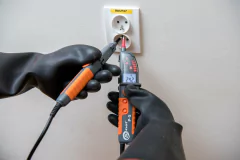 Comprobador de tensión bipolar Sonel P-5