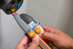 Comprobador de tensión bipolar Sonel P-6 - comprar online