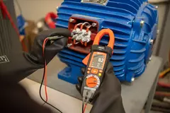 Imagen de Medidor de pinza digital para instalaciones fotovoltaicas Sonel CMP-1015-PV