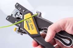 ALICATE DE PELADO Y PRENSADO CON 4 FUNCIONES: CORTE – PELADO – TORSIÓN – PRENSADO. RANGO DE TRABAJO DE 0,5 A 2,5 MM2. MARCA JOKARI, MODELO QUADRO PLUS, JK62000 - tienda online
