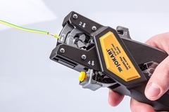ALICATE DE PELADO Y PRENSADO CON 4 FUNCIONES: CORTE – PELADO – TORSIÓN – PRENSADO. RANGO DE TRABAJO DE 0,5 A 2,5 MM2. MARCA JOKARI, MODELO QUADRO PLUS, JK62000