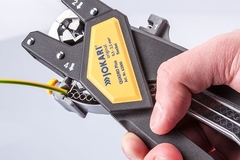ALICATE DE PELADO Y PRENSADO CON 4 FUNCIONES: CORTE – PELADO – TORSIÓN – PRENSADO. RANGO DE TRABAJO DE 0,5 A 2,5 MM2. MARCA JOKARI, MODELO QUADRO PLUS, JK62000 - comprar online