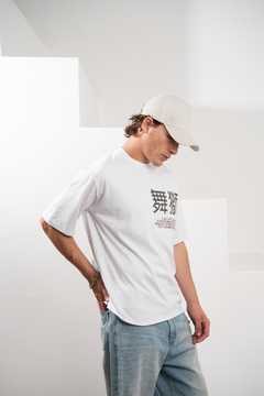 REMERA LYION en internet