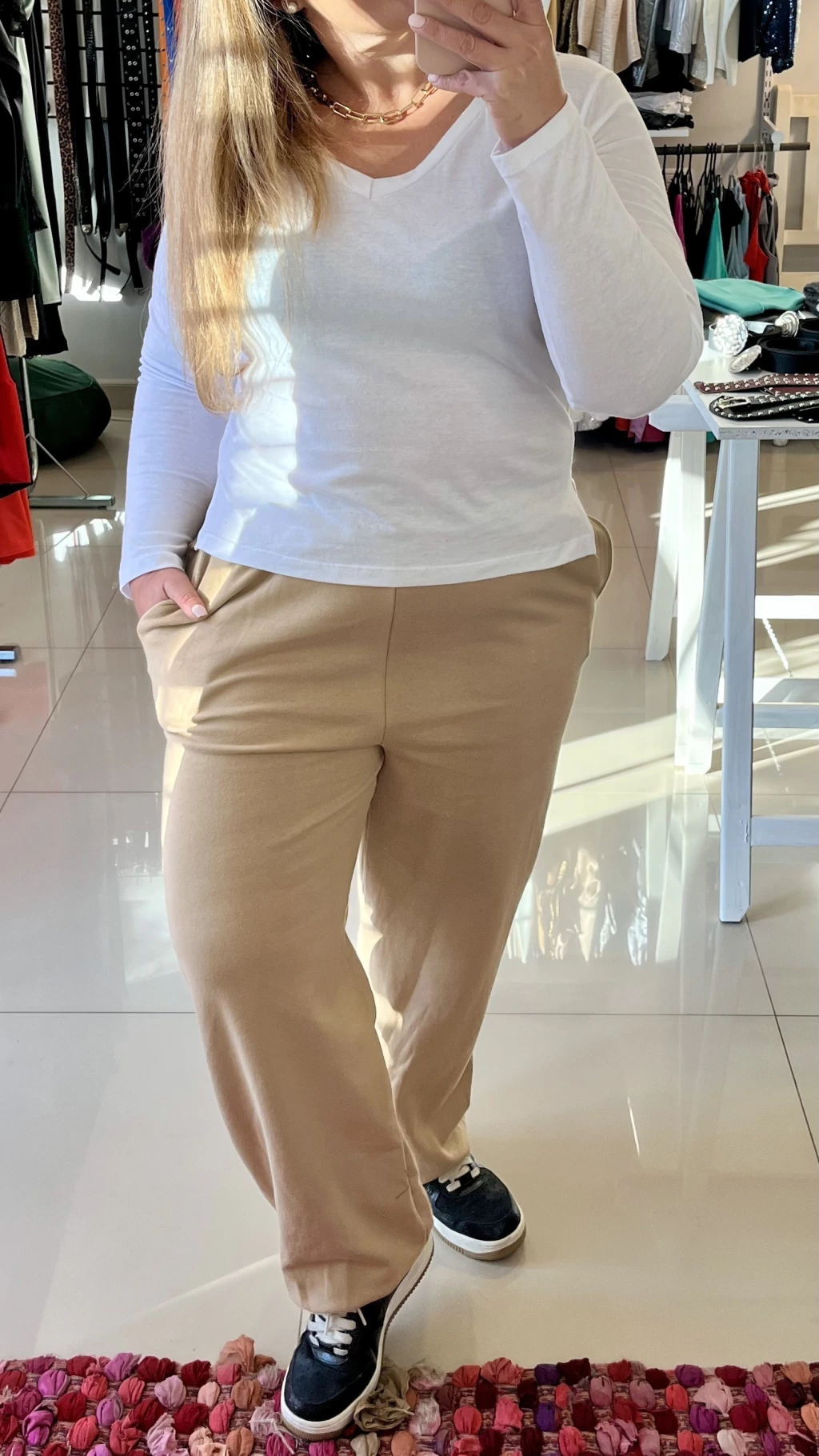 Jogger Nalí con puños Beige. Cód. BK246
