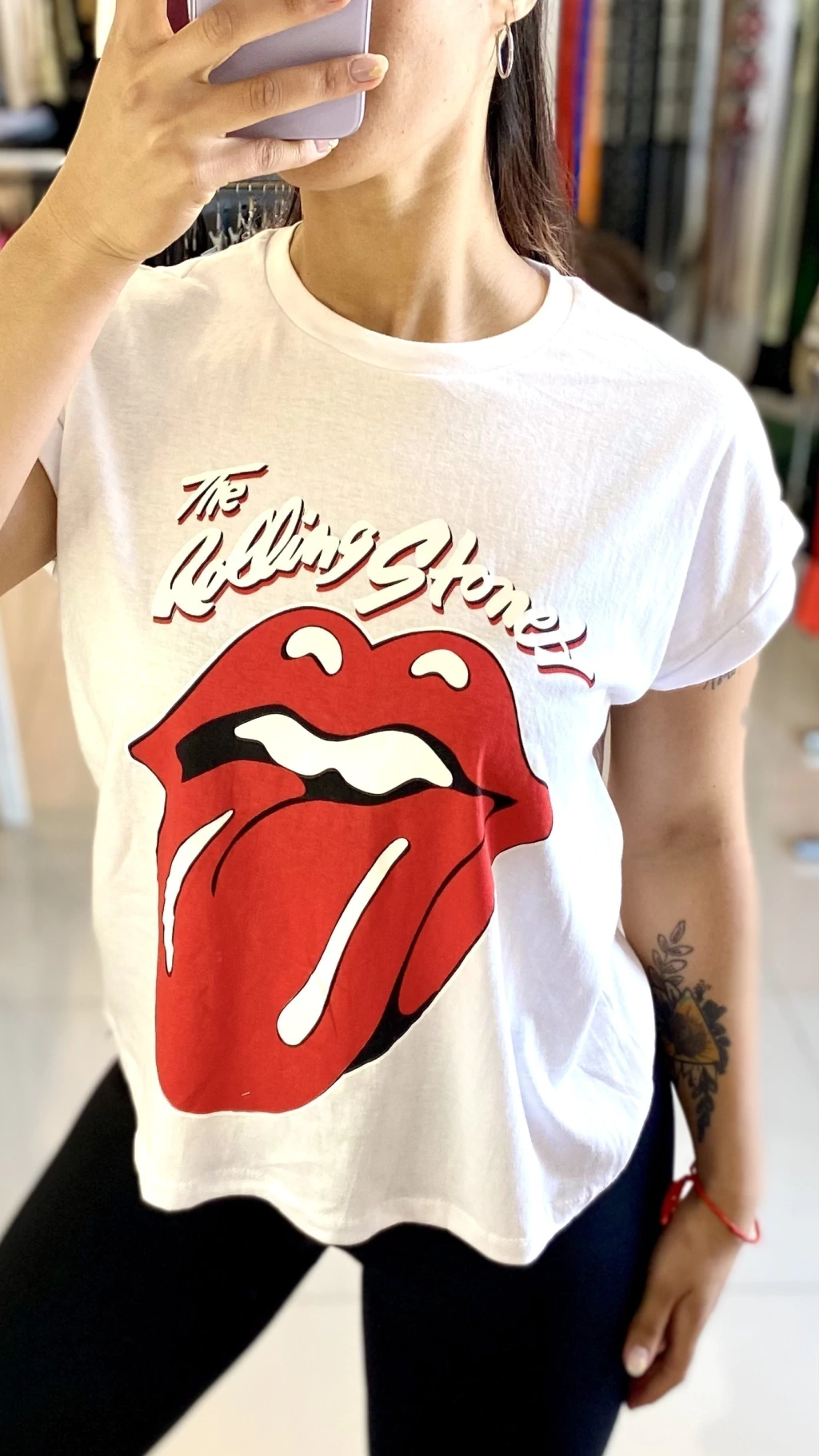 Remera Stones Blanco Manga Rebatible. BK172