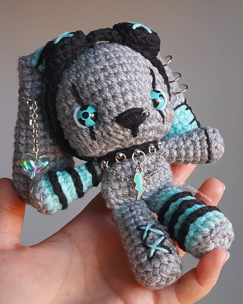 CyberGoth Bunny ~ Muñeco amigurumi en internet