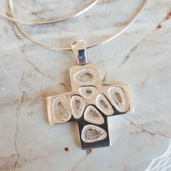Dije Cruz del equilibrio en Plata maciza 2,5 x 2,5 cm. - comprar online